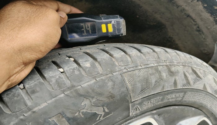 2020 Ford Ecosport TITANIUM 1.5L SPORTS(SUNROOF) DIESEL, Diesel, Manual, 1,22,703 km, tyre