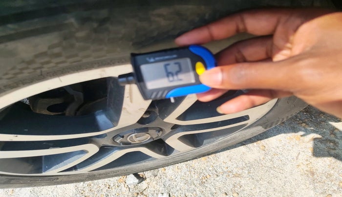 2018 Tata Hexa XTA 4X2 7 STR, Diesel, Automatic, 81,611 km, tyre