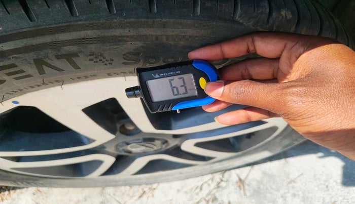 2018 Tata Hexa XTA 4X2 7 STR, Diesel, Automatic, 81,611 km, tyre