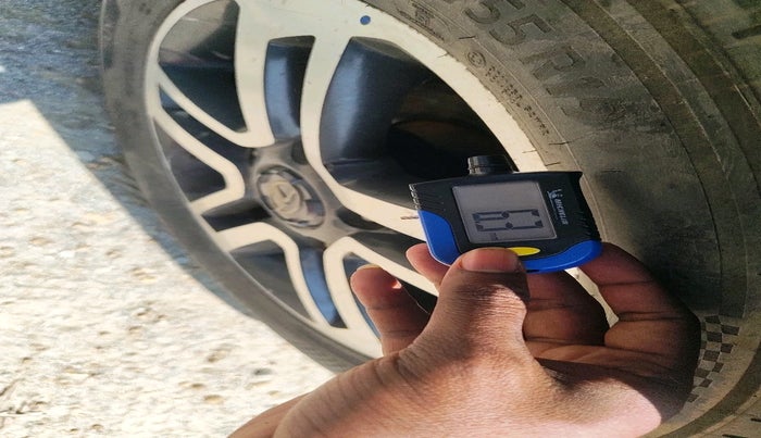 2018 Tata Hexa XTA 4X2 7 STR, Diesel, Automatic, 81,611 km, tyre