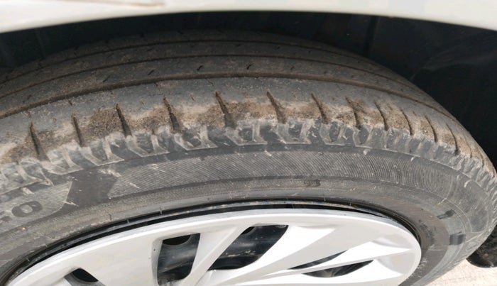 2022 Maruti Ertiga VXI CNG, Petrol, Manual, 84,505 km, tyre