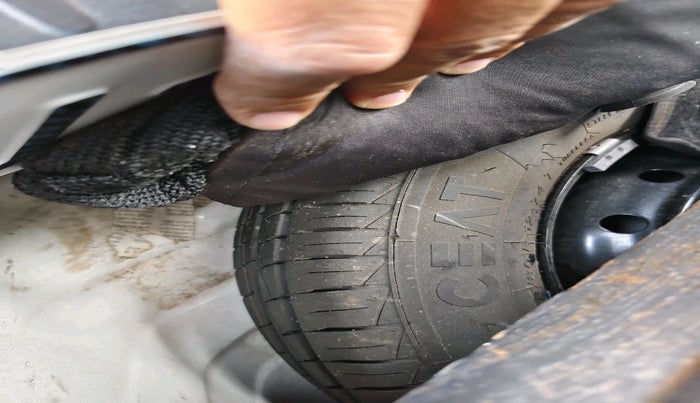 2023 Maruti Alto LXI O, Petrol, Manual, 33,257 km, tyre