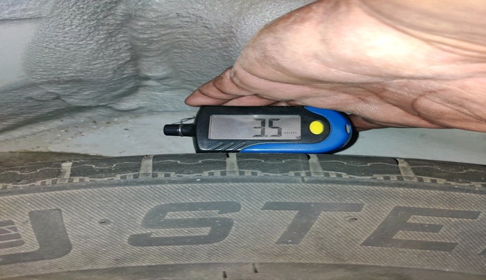 2023 Mahindra XUV300 W8 (O) 1.5 DIESEL AMT, Diesel, Automatic, 78,824 km, tyre