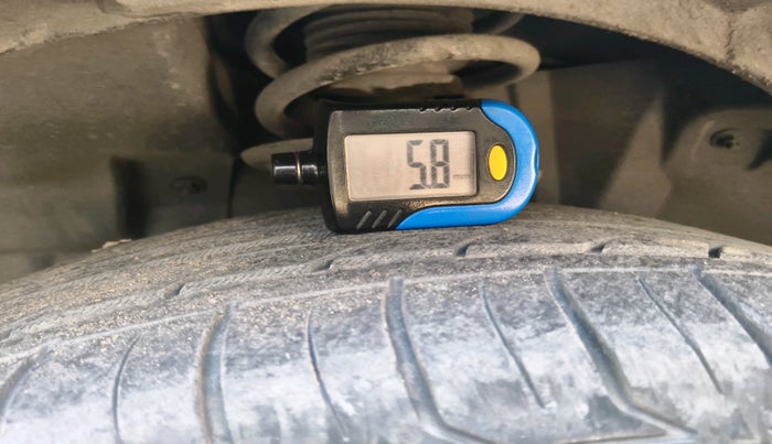 2018 Jeep Compass LONGITUDE (O) 2.0 DIESEL, Diesel, Manual, 1,08,831 km, tyre