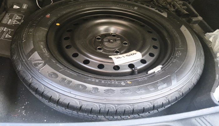 2018 Jeep Compass LONGITUDE (O) 2.0 DIESEL, Diesel, Manual, 1,08,831 km, tyre