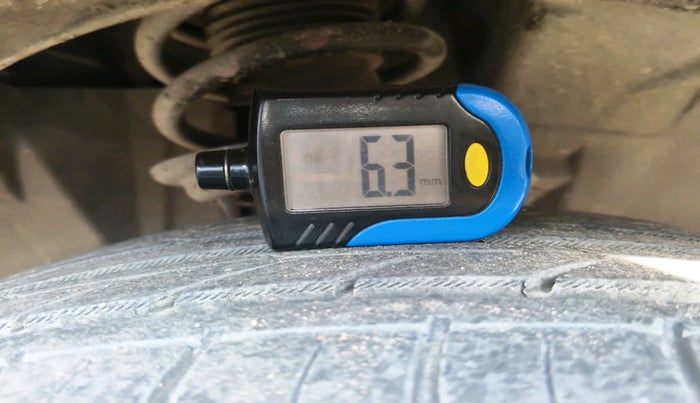 2018 Jeep Compass LONGITUDE (O) 2.0 DIESEL, Diesel, Manual, 1,08,831 km, tyre