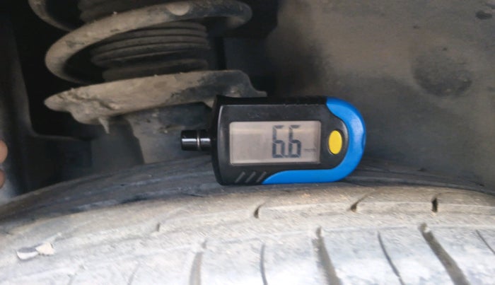 2018 Jeep Compass LONGITUDE (O) 2.0 DIESEL, Diesel, Manual, 1,08,831 km, tyre