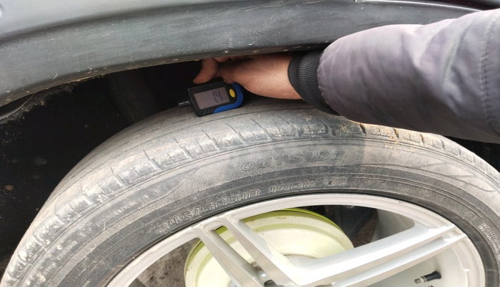 2017 Maruti Vitara Brezza ZDI, Diesel, Manual, 43,875 km, tyre