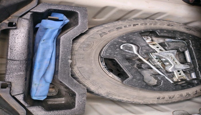 2017 Maruti Ciaz DELTA DIESEL 1.3, Diesel, Manual, 2,01,279 km, tyre