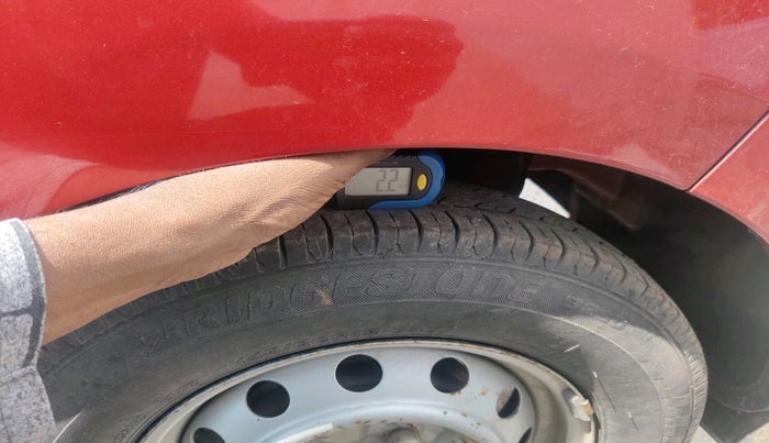 2014 Hyundai Eon ERA +, Petrol, Manual, 63,692 km, tyre