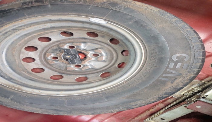 2014 Hyundai Eon ERA +, Petrol, Manual, 63,692 km, tyre