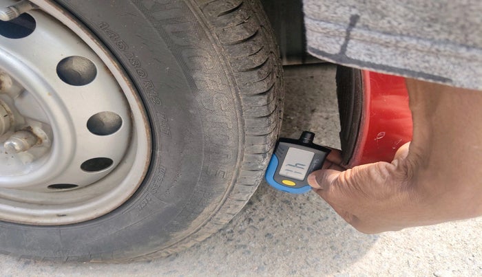 2014 Hyundai Eon ERA +, Petrol, Manual, 63,692 km, tyre