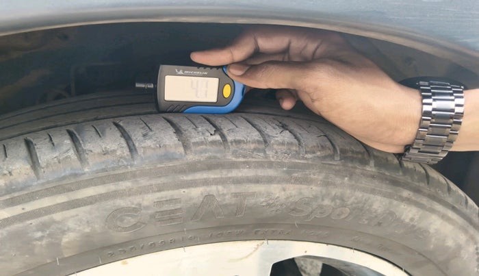 2017 Tata Hexa XTA 4X2 7 STR, Diesel, Automatic, 1,03,872 km, tyre