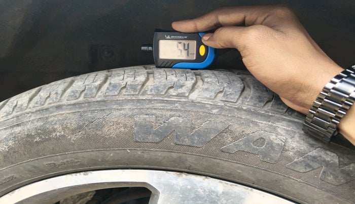 2017 Tata Hexa XTA 4X2 7 STR, Diesel, Automatic, 1,03,872 km, tyre