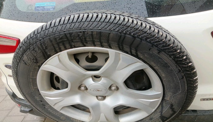 2017 Ford Ecosport AMBIENTE 1.5L DIESEL, Diesel, Manual, 1,08,004 km, tyre