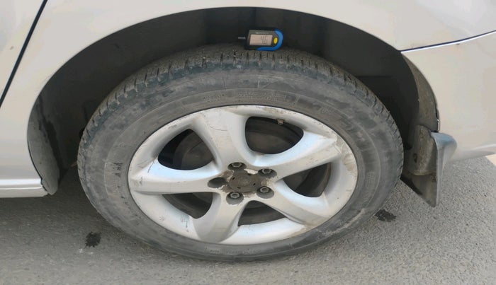 2012 Skoda Rapid ACTIVE 1.6 TDI CR MT, Diesel, Manual, 2,31,894 km, tyre