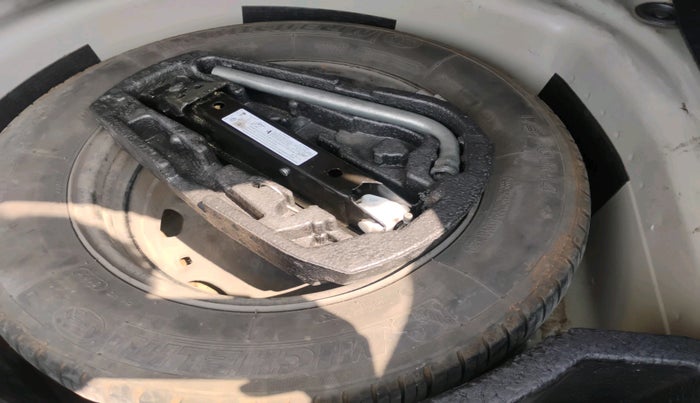 2012 Skoda Rapid ACTIVE 1.6 TDI CR MT, Diesel, Manual, 2,31,894 km, tyre