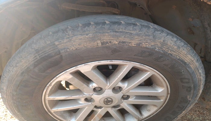 2013 Toyota Fortuner 3.0 4X2 AT, Diesel, Automatic, 98,498 km, tyre