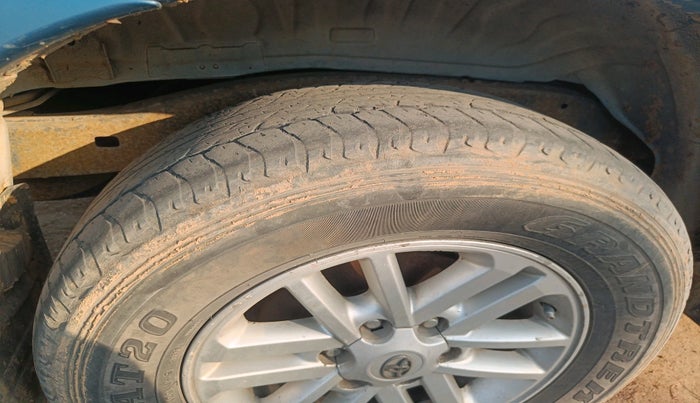 2013 Toyota Fortuner 3.0 4X2 AT, Diesel, Automatic, 98,498 km, tyre