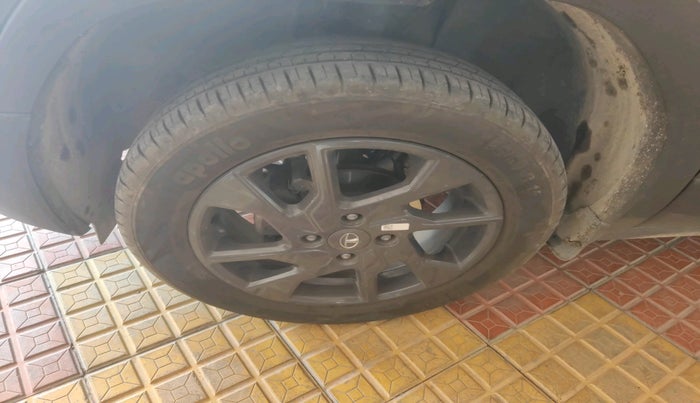 2022 Tata PUNCH  ACCOMPLISHED AMT CAMO EDITION, Petrol, Automatic, 20,627 km, tyre