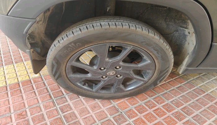 2022 Tata PUNCH  ACCOMPLISHED AMT CAMO EDITION, Petrol, Automatic, 20,627 km, tyre