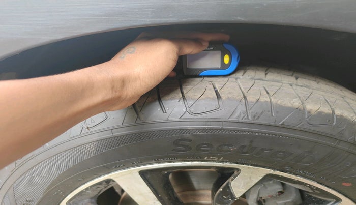 2019 Mahindra XUV500 W11, Diesel, Manual, 1,26,797 km, tyre