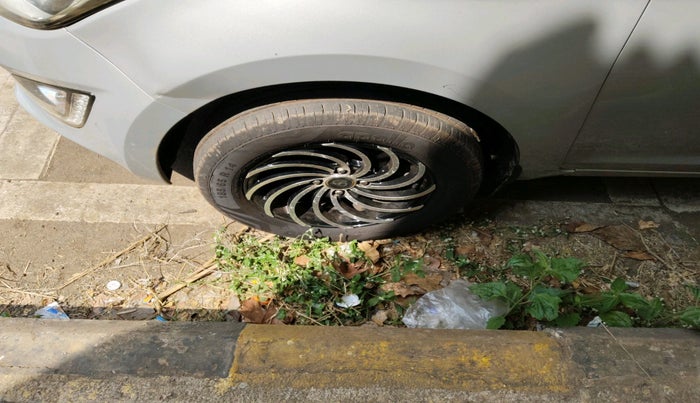 2013 Hyundai i20 ASTA 1.2, Petrol, Manual, 1,06,370 km, tyre