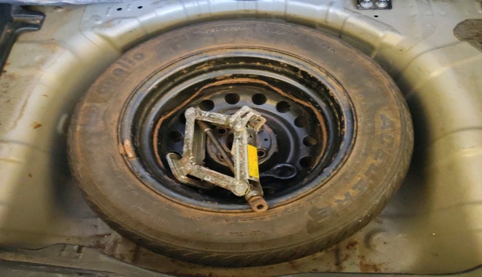 2013 Hyundai i20 ASTA 1.2, Petrol, Manual, 1,06,370 km, tyre