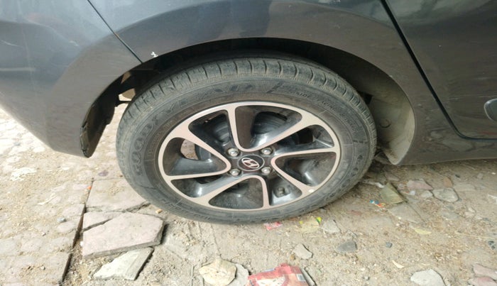 2018 Hyundai Grand i10 SPORTZ AT 1.2 KAPPA VTVT, Petrol, Automatic, 27,862 km, tyre