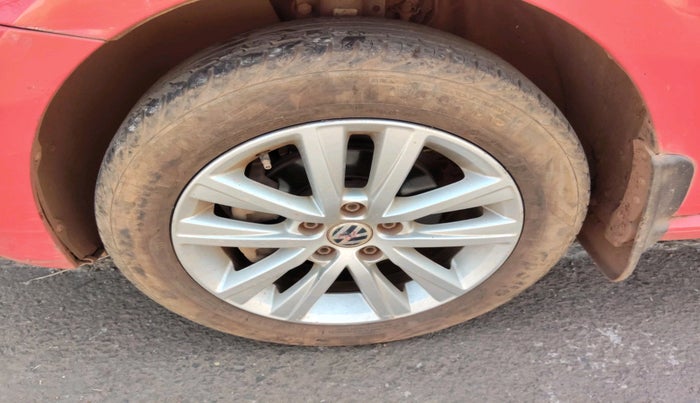 2014 Volkswagen Polo HIGHLINE1.2L, Petrol, Manual, 67,455 km, tyre