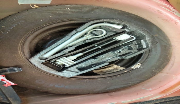 2014 Volkswagen Polo HIGHLINE1.2L, Petrol, Manual, 67,455 km, tyre