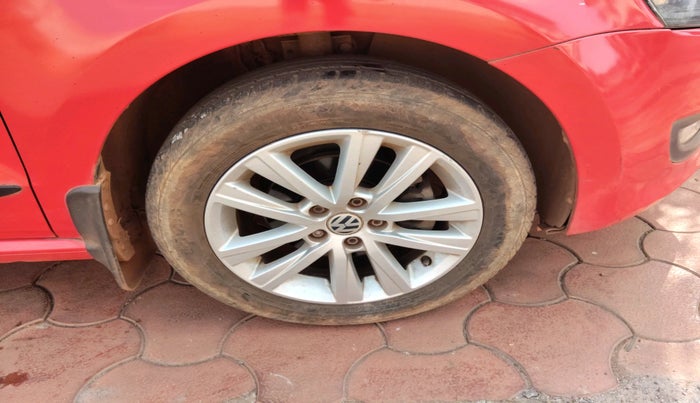 2014 Volkswagen Polo HIGHLINE1.2L, Petrol, Manual, 67,455 km, tyre