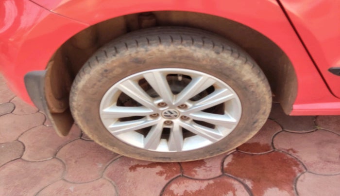 2014 Volkswagen Polo HIGHLINE1.2L, Petrol, Manual, 67,455 km, tyre