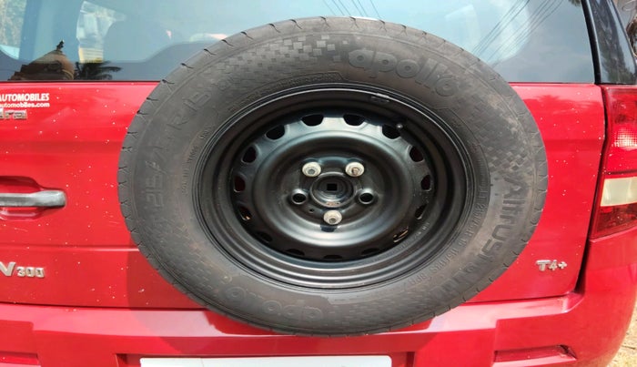 2017 Mahindra TUV300 T4 PLUS, Diesel, Manual, 87,856 km, tyre