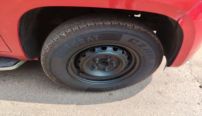 2017 Mahindra TUV300 T4 PLUS, Diesel, Manual, 87,856 km, tyre