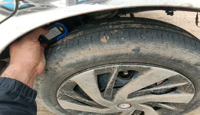 2015 Maruti Alto K10 VXI, Petrol, Manual, 49,416 km, tyre