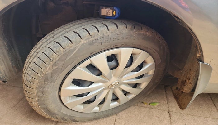 2015 Toyota Etios Liva V, Petrol, Manual, 54,619 km, tyre