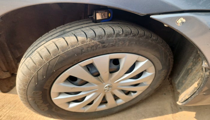 2015 Toyota Etios Liva V, Petrol, Manual, 54,619 km, tyre