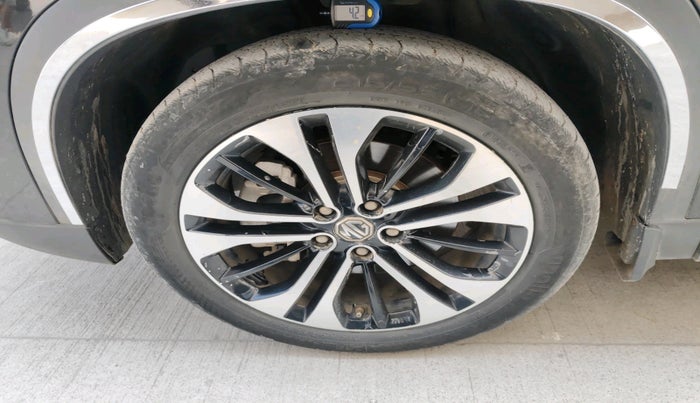 2021 MG HECTOR PLUS SHARP 1.5 PETROL TURBO DCT 6-STR, Petrol, Automatic, 1,11,043 km, tyre