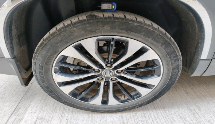 2021 MG HECTOR PLUS SHARP 1.5 PETROL TURBO DCT 6-STR, Petrol, Automatic, 1,11,043 km, tyre