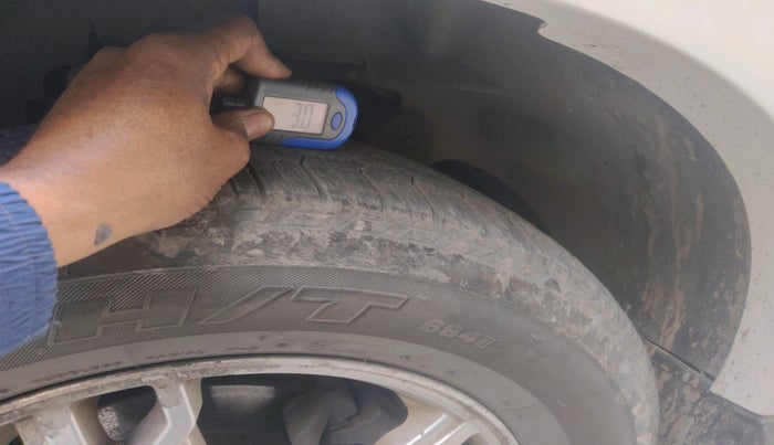 2015 Mahindra Scorpio S10 AT, Diesel, Automatic, 1,05,749 km, tyre