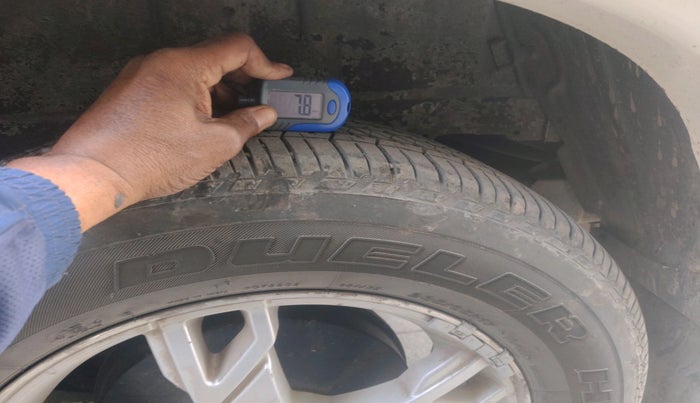 2015 Mahindra Scorpio S10 AT, Diesel, Automatic, 1,05,749 km, tyre