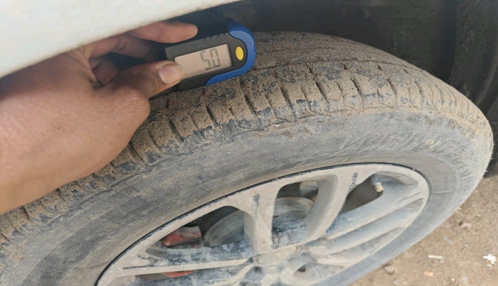 2012 Maruti Swift VDI, Diesel, Manual, 2,12,879 km, tyre