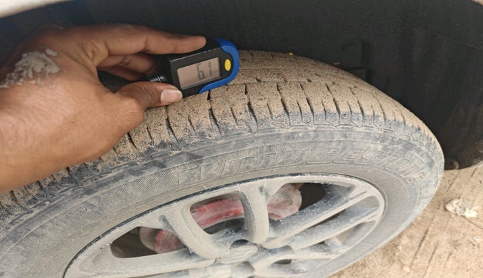 2012 Maruti Swift VDI, Diesel, Manual, 2,12,879 km, tyre