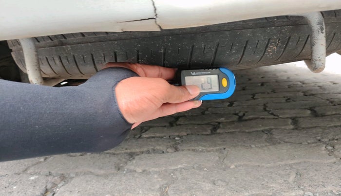 2015 Maruti Ertiga VXI CNG, Petrol, Manual, 1,51,148 km, tyre