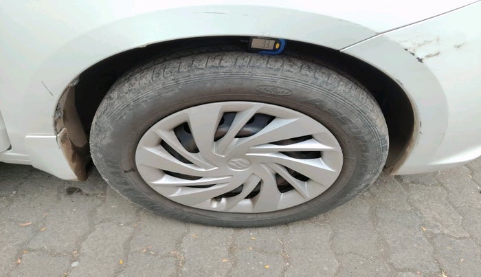 2015 Maruti Ertiga VXI CNG, Petrol, Manual, 1,51,148 km, tyre