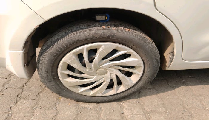 2015 Maruti Ertiga VXI CNG, Petrol, Manual, 1,51,148 km, tyre