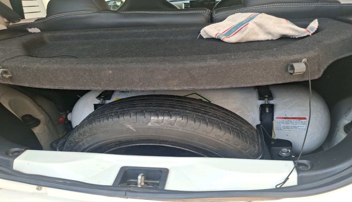 2022 Maruti Celerio VXI CNG, Petrol, Manual, 61,848 km, tyre