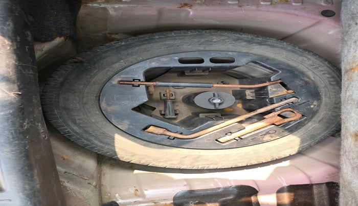 2017 Mahindra Kuv100 K4 D 6 STR, Diesel, Manual, 87,283 km, tyre