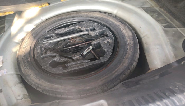 2012 Volkswagen Jetta COMFORTLINE TDI, Diesel, Manual, 1,83,401 km, tyre